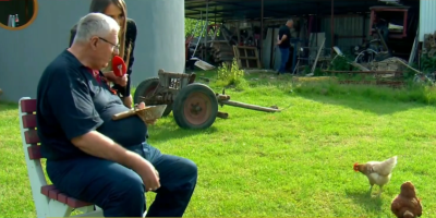 Lider Srpske radikalne stranke Vojislav Šešelj prisustvuje velikom narodnom veselju u Kosjeriću u organizaciji Informera i odatle je poslao šok poruku.