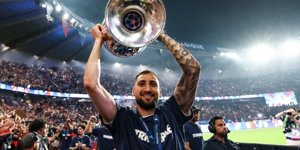 Neverovatan gest Donarume: Trofej Lige šampiona posvetio Mihi (VIDEO)