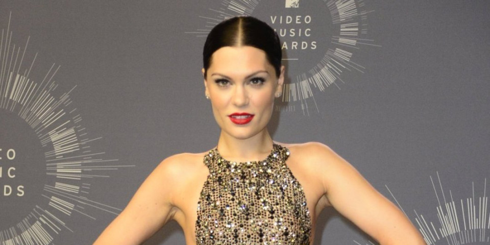 "Idem da pobedim rak": Poznata pevačica održala poslednji koncert i povukla se sa scene