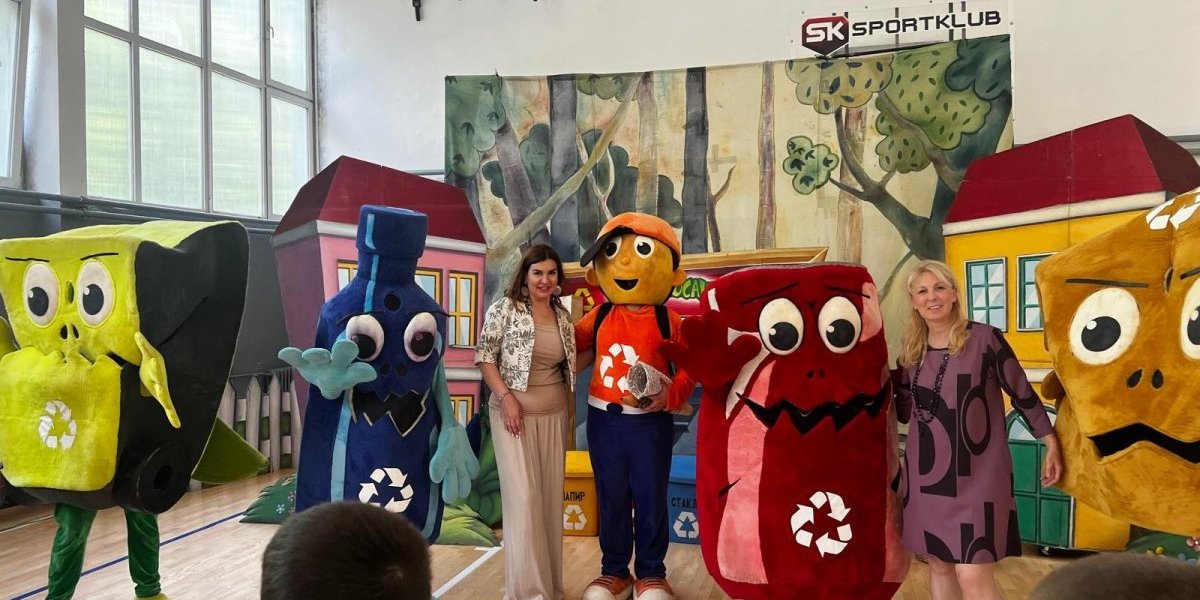 "Čistoćini" "Reciklosaurusi" posetili prvake osnovnih škola na Savskom vencu