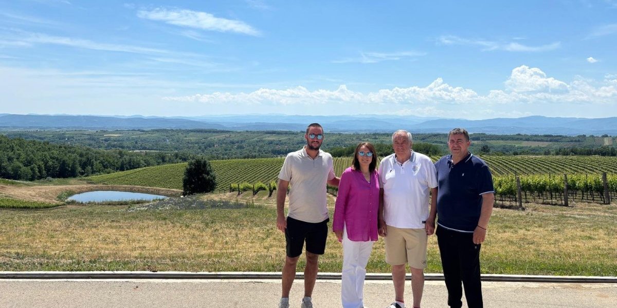 Legendarni Šamil Tarpišćev u poseti teniskim turnirima u Kuršumlijskoj banji (FOTO)