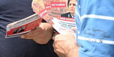 Narodna stranka počela je danas u  Beogradu, kod Terazijske česme, kampanju prikupljanja potpisa podrške građana narodnoj inicijativi za utvrđivanje odgovornosti vrhovnog javnog tužioca Zagorke Dolovac zbog nevršenja javne funkcije.