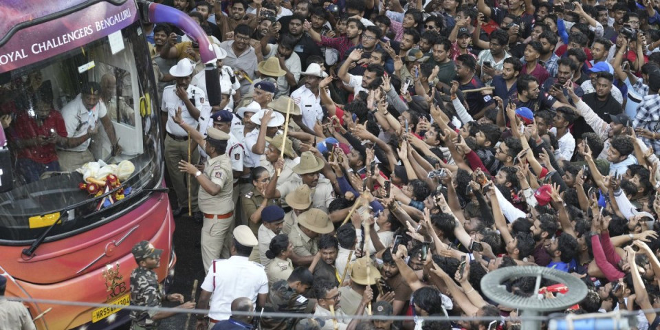 Nezapamćena tragedija tokom proslave titule: Poginulo 11 osoba, 50 povređeno (FOTO GALERIJA)