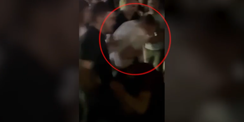 Fasistički napad na decu vam nećemo oprostiti: Ovako su nacisti pretukli Miloša Pavlovića - Pogledajte snimak kada ga gađaju flašom u glavu (VIDEO)