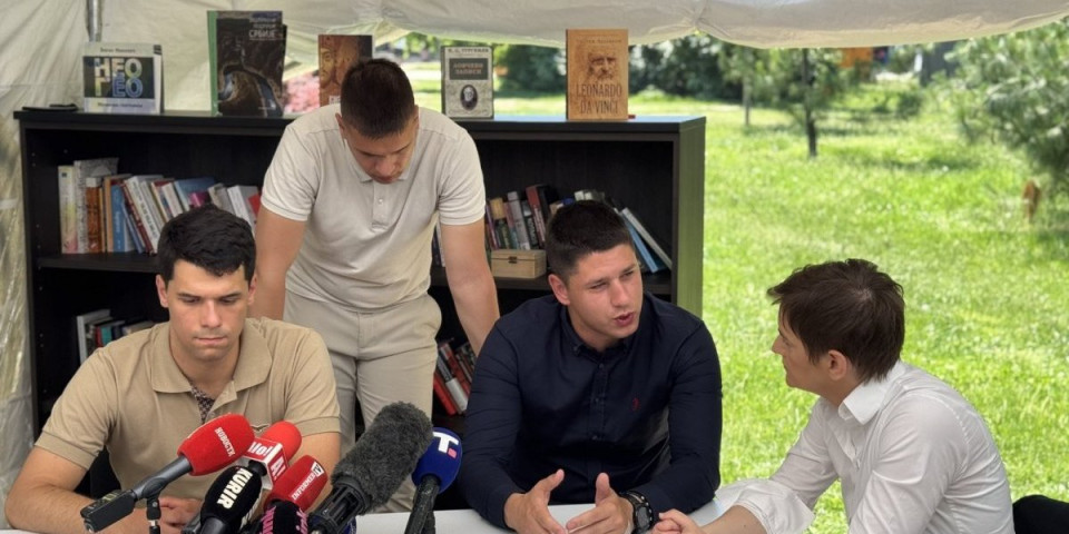 Fašistička falanga vas je napala, ali nema više povlačenja, svi će biti identifikovani - Ana Brnabić posetila studente u Pionirskom parku