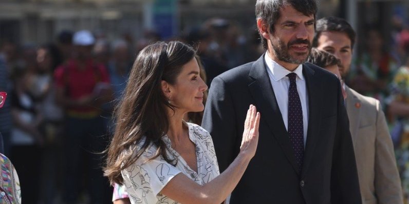 Kraljica Leticija pokazala savršen stajling: Kada bi leto bilo haljina, izgledalo bi baš ovako (FOTO)