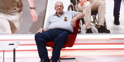 Lider radikala Vojislav Šešelj objavio je u specijalnom programu Informer televizije da je predsednik Srbije Aleksandar Vučić održao sastanak sa policijskim vrhom povodom napadana studente u Studentskom gradu.