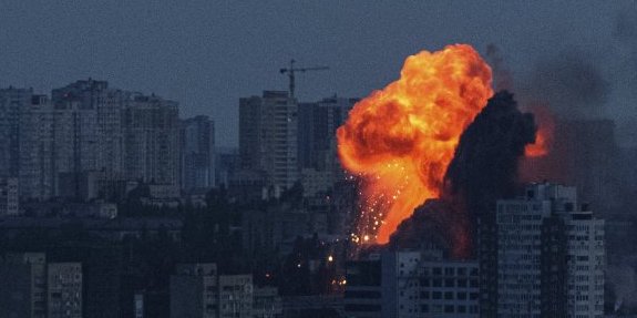 (VIDEO) Počela Putinova odmazda: Krvavi ruski napad zatresao Kijev i velike gradove, sve gori i nestaje u plamenu