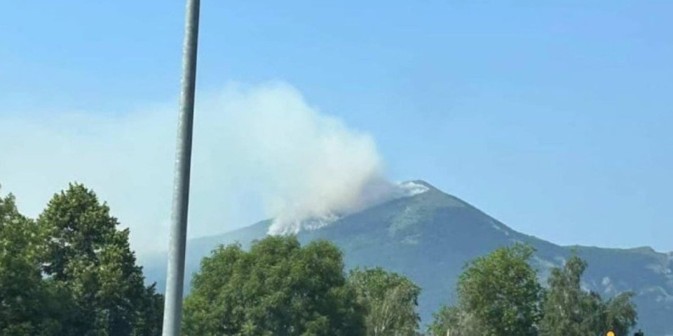 Gori Rtanj: Planina u oblaku dima (FOTO/VIDEO)