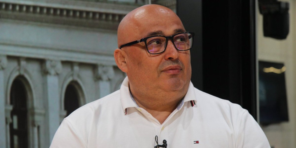 Oglasio se Patrik Drid, drugi dan ne sme da napusti zgradu DIF-a u Novom Sadu: Blokaderi upućuju jezive pretnje dekanu