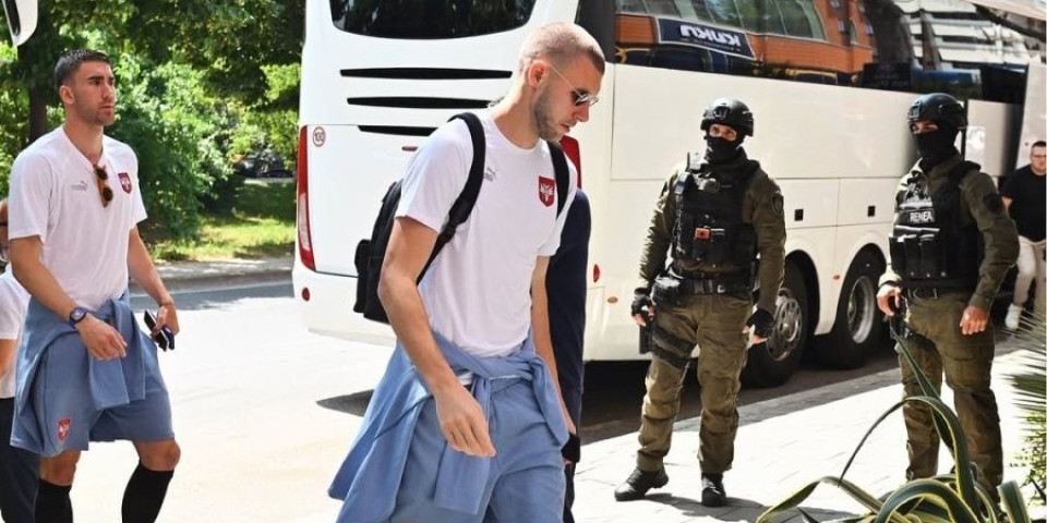 Opsadno stanje u Tirani: "Orlovi" sleteli u Albaniju pod pratnjom specijalaca, policija zatvorila grad (FOTO)