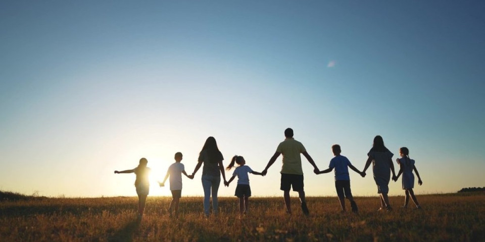 Pomoć za socijalno ugrožene porodice: Ovako se pokazuje odgovornost (FOTO)