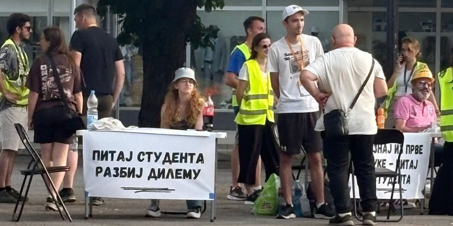 Blokadere zakoni ič ne zanimaju: Bez imalo blama i srama krše izbornu tišinu u Zaječaru (FOTO)