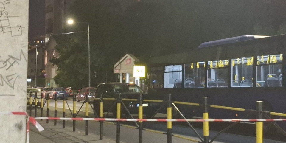 Ovo je automobil u kojem je ubijen muškarac u Beogradu: Pripadao njegovoj devojci (FOTO, VIDEO)