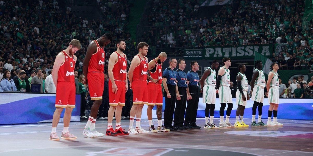 Haos u grčkom derbiju: Rvački zahvat, pa pljuvanje sa navijačima - sve pršti u meču Olimpijakosa i Panatinaikosa (VIDEO)