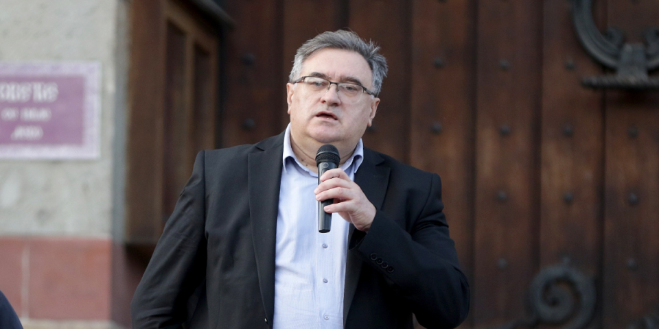 Kakva šamarčina blokaderima: Njihov Vukadinović ih uživo na tajkunskoj televiziji ukanalio