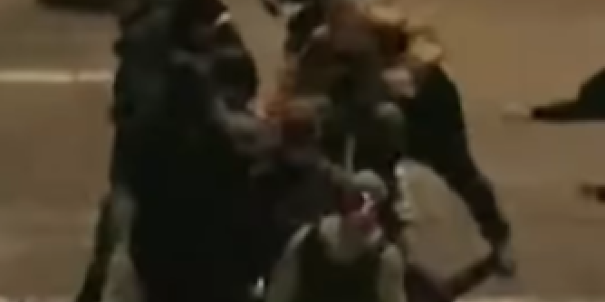 Branko Babić razotkrio bloakdere - Objavio jeziv snimak nasilja i poručio: "Glas za Vučića je glas za mir!" (VIDEO)