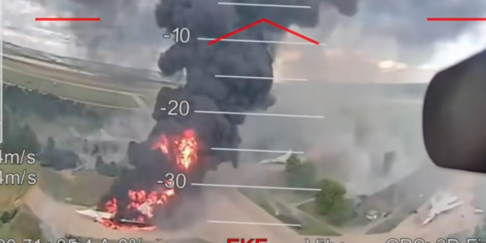Dosad neviđen snimak "Paukove mreže": OSU ojadile Putina - brutalno uništen superzvučni strateški bombarder (VIDEO)