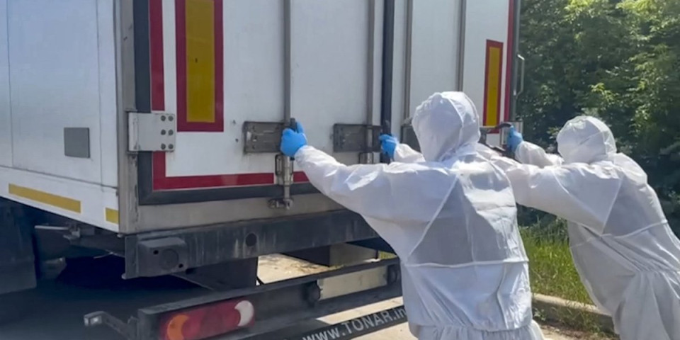 Jeza od glave do pete:  Spremna hladnjača krcata telima ukrajinskih vojnika, Kijev se ne oglašava (FOTO/VIDEO)