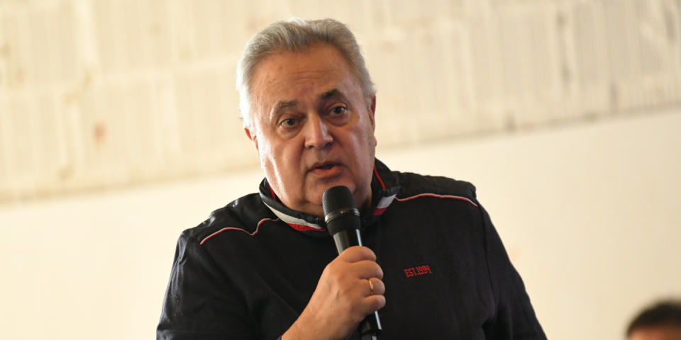 Mentor blokadera ih raskrinkao - Više se ne zna ni ko pije, ni ko plaća (VIDEO)