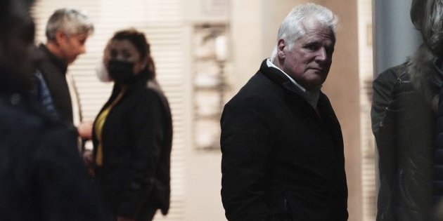 (FOTO) Slika čoveka ispred bolnice u Bogoti obilazi svet, teški sati pred porodicom Uribe