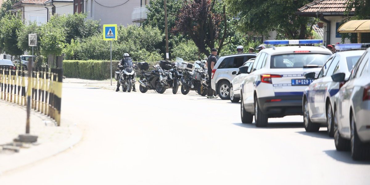 (FOTO) Evo zašto je vozilo iz Zete bilo u Zaječaru: Raskrinkana još jedna opoziciona laž o izbornim manipulacijama
