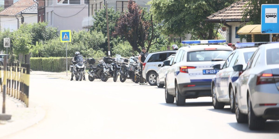 Pa koliko SNS ima "centara" i mesta za kupovinu glasova? Lažu, na Boga ne misle