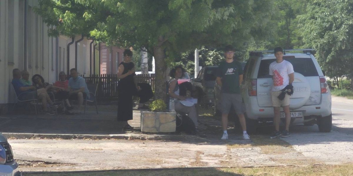 Blokaderski bugarski voz u Kosjeriću: Evo dokaza ko ima duple biračke spiskove!