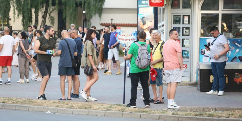 "Ko vas plaća i zašto ste došli?": Blokaderi opet "dali" poznat odgovor (VIDEO)