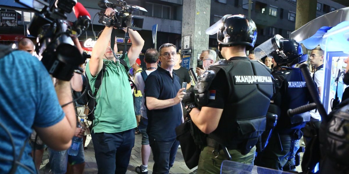 Blokaderi ponovo traže vlast na ulici: Posle poraza u Zaječaru i Kosjeriću shvatili da ih narod neće, pa posežu za nasiljem (FOTO)