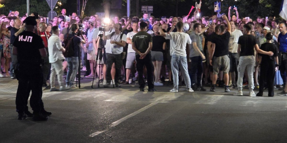 Blokader sa dna kace poručio saborcima: Koliko je puta svih ovih godina “Vučić pušten niz vodu”