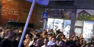 Pristalice liste "Ne damo Srbiju" okupili su se u centru Zaječara kako bi proslavili pobedu na lokalnim izborima.