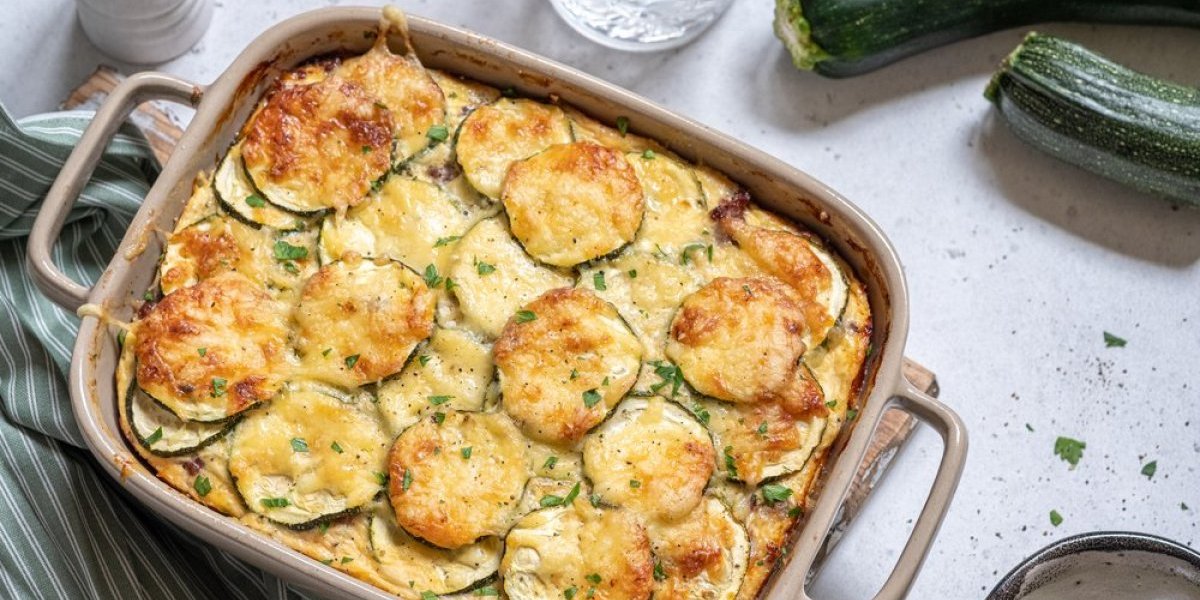 Tikvice iz rerne sa prelivom od sira i majoneza: Jelo koje se brzo priprema, a voleće ga cela porodica