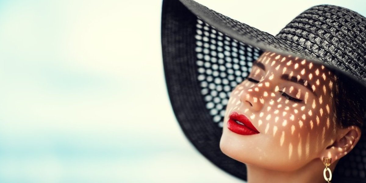 3 šešira koja će obeležiti leto: Modeli koji su hit među trendseterkama (FOTO)