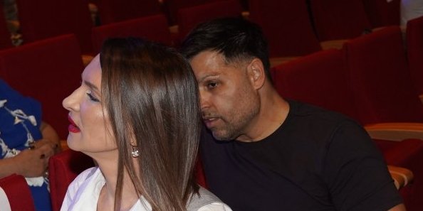 (FOTO) Gazi šestu deceniju, a prava je bomba: Pevačica se utegla u kupaći, čista desetka