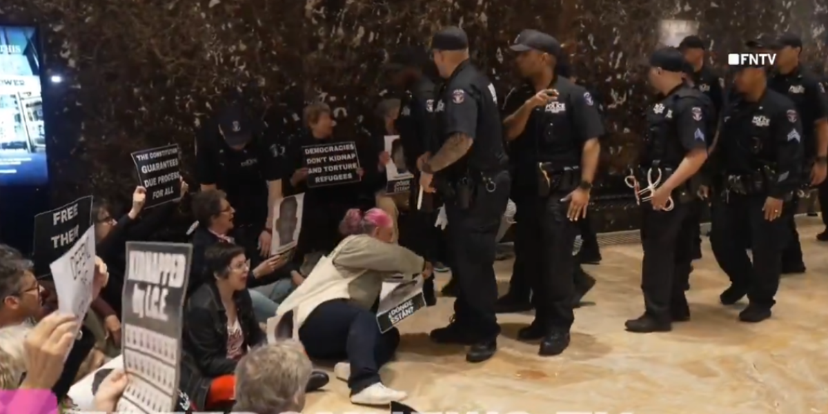 (VIDEO) Demonstranti upali u Tramp tauer: Sveopšti rat u SAD, policija ekspresno počistila blokadere