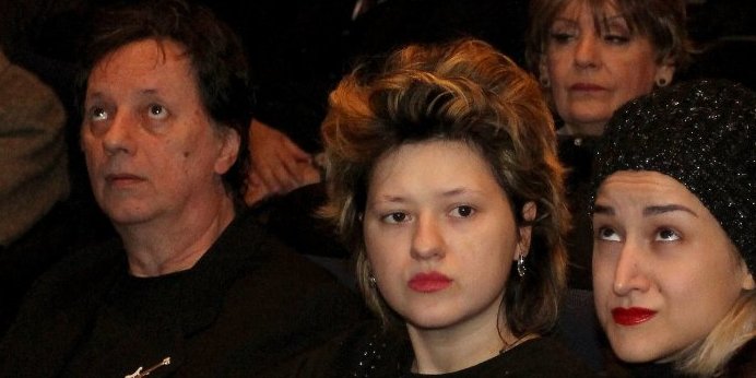 Pevačica boluje od neizlečive bolesti - Prve simptome osetila posle porođaja: "Srećna sam što još hodam"