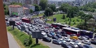 Blokaderi od juče blokiraju Ulicu Kneza Miloša šatorima koji su podigli ispred Vlade Srbije.