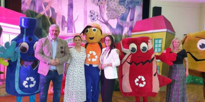 Javno komunalno preduzeće „Gradska čistoća“ Beograd u saradnji sa Dečijim pozorištem „Hajde, obraduj dan!“ vredno nastavlja svoj veliki edukativni projekat koji podrazumeva izvođenje ekoloških predstava za decu školskog uzrasta sa ciljem da interaktivno edukuje decu o reciklaži, ekologiji i zaštiti životne sredine.