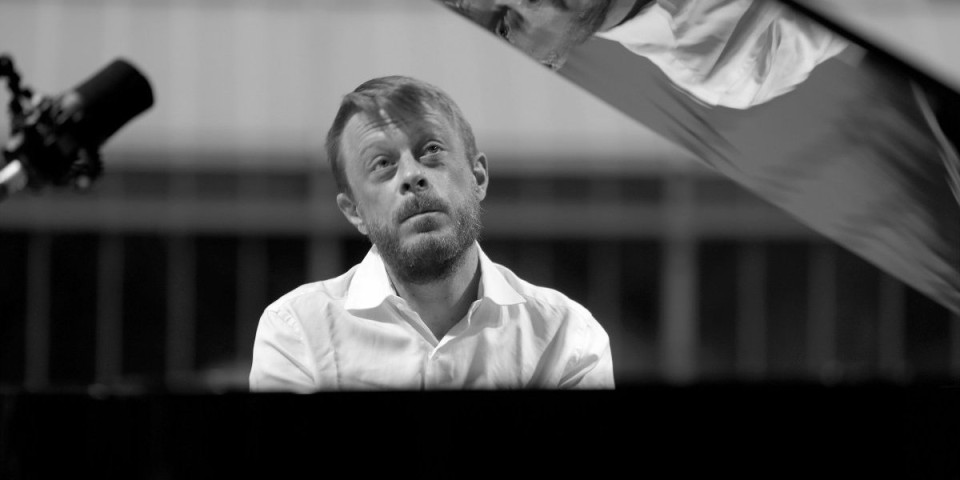 Pevačica slomljena nakon smrti Matije Dedića - Evo šta je kroz suze poručila neutešnoj Gabi Novak