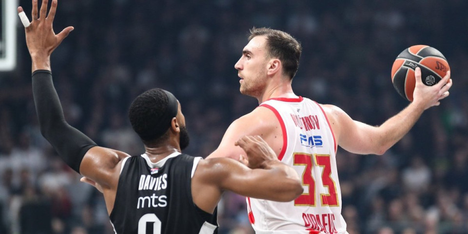 Ljuti rivali se nadmeću za potpis Milutinova... Srbinu ponuđen basnoslovan ugovor