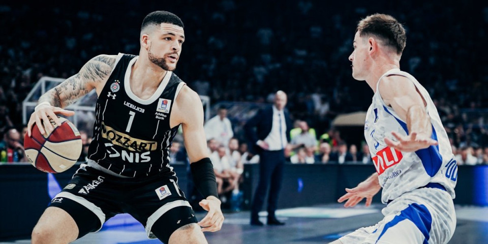 Trpaaaj, gde ste pljuvači... "Grobari" u transu, ovog igrača dižu u nebesa, a opleli su po sudijama