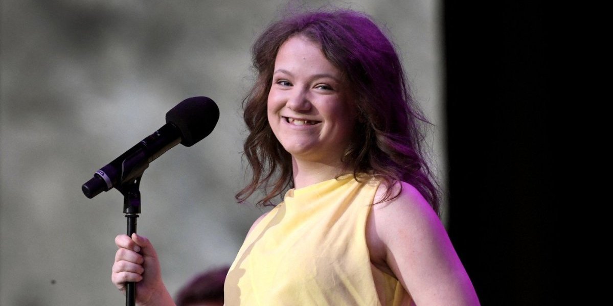 Nećete verovali čija je sestra Beata Ernman: Jedna zakopčana do grla, a druga polugola (VIDEO)