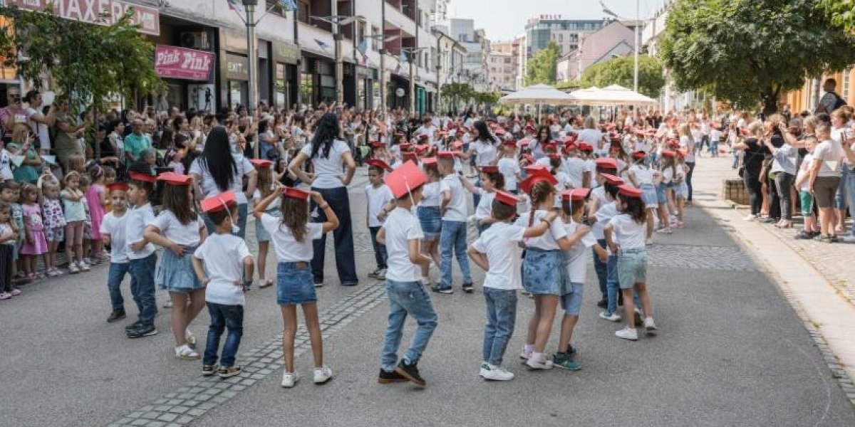 Najlepša slika dana dolazi iz ovog grada! Sreća, radost i mladost (VIDEO)