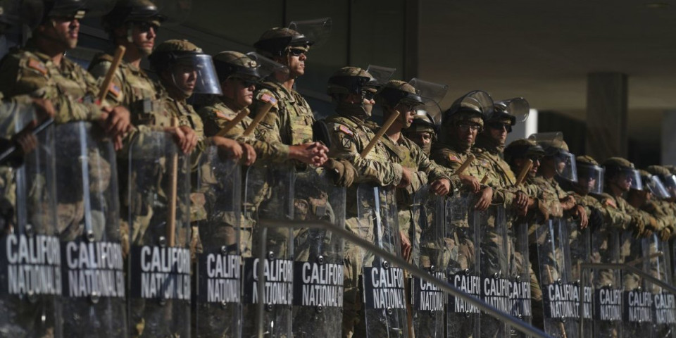 Vojska u punoj borbenoj gotovosti: Spremni su da izađu na ulice - Sledi pakao