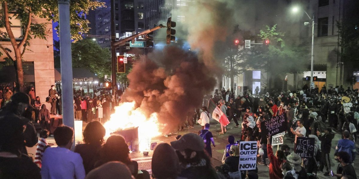 (VIDEO) Ključa Amerika: Sijetl i Las Vegas pod opsadom, Trampovi protivnici pale gradove - policija izdala hitno naređenje