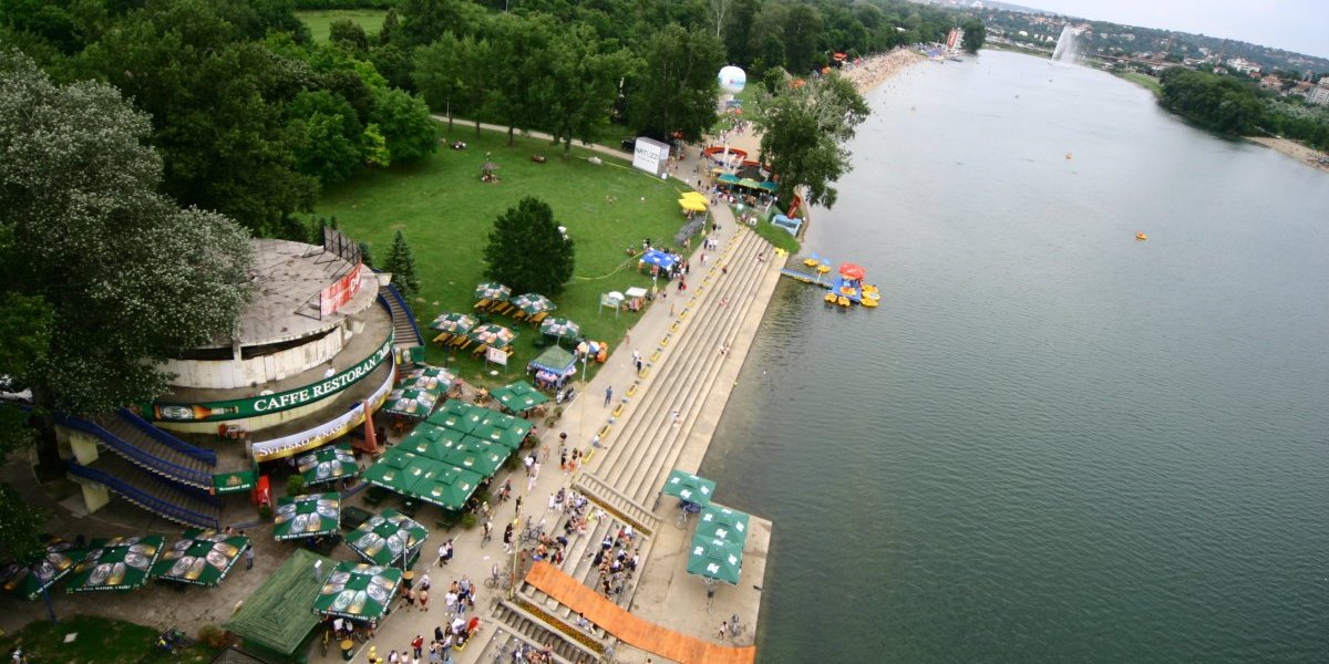 Šok prizor na Adi Ciganliji: Potpuno nag muškarac uradio ovo (FOTO/VIDEO)