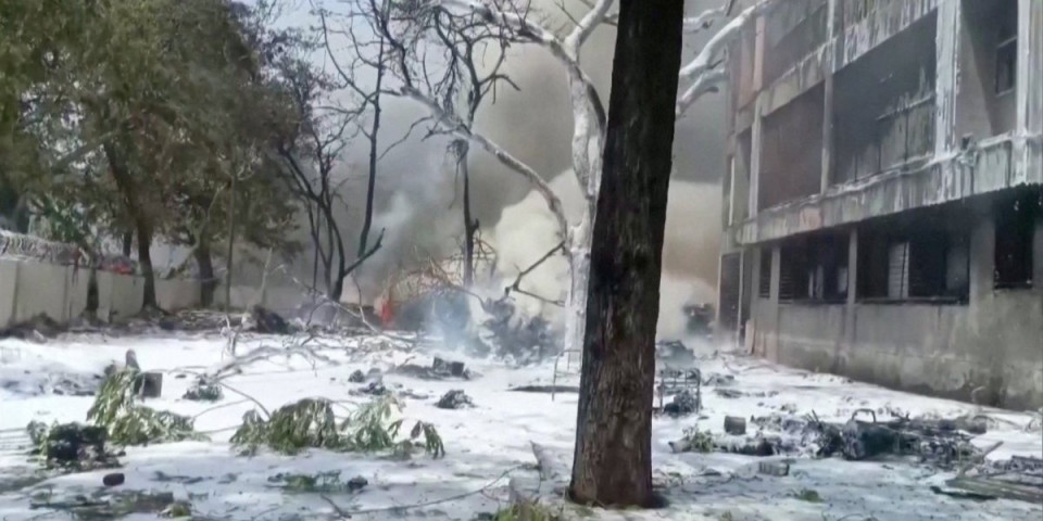 Bivši premijer bio u avionu koji je pao: Strašne vesti zatresle planetu