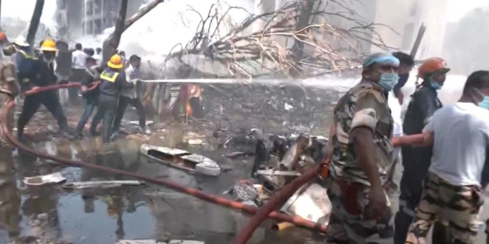 Hitno se oglasila britanska ambasada: Državljani ovih zemalja bili su u avionu koji se srušio u Indiji