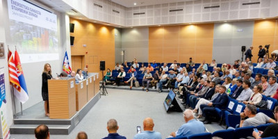 Dubravka Đedović Handanović, ministarka rudarstva i energetike, izjavila je danas na predstavljanju Javnog ESCO projekta energetskog renoviranja višestambenih zgrada da je to jedan od najvažnijih projekata energetske efikasnosti u Srbiji.